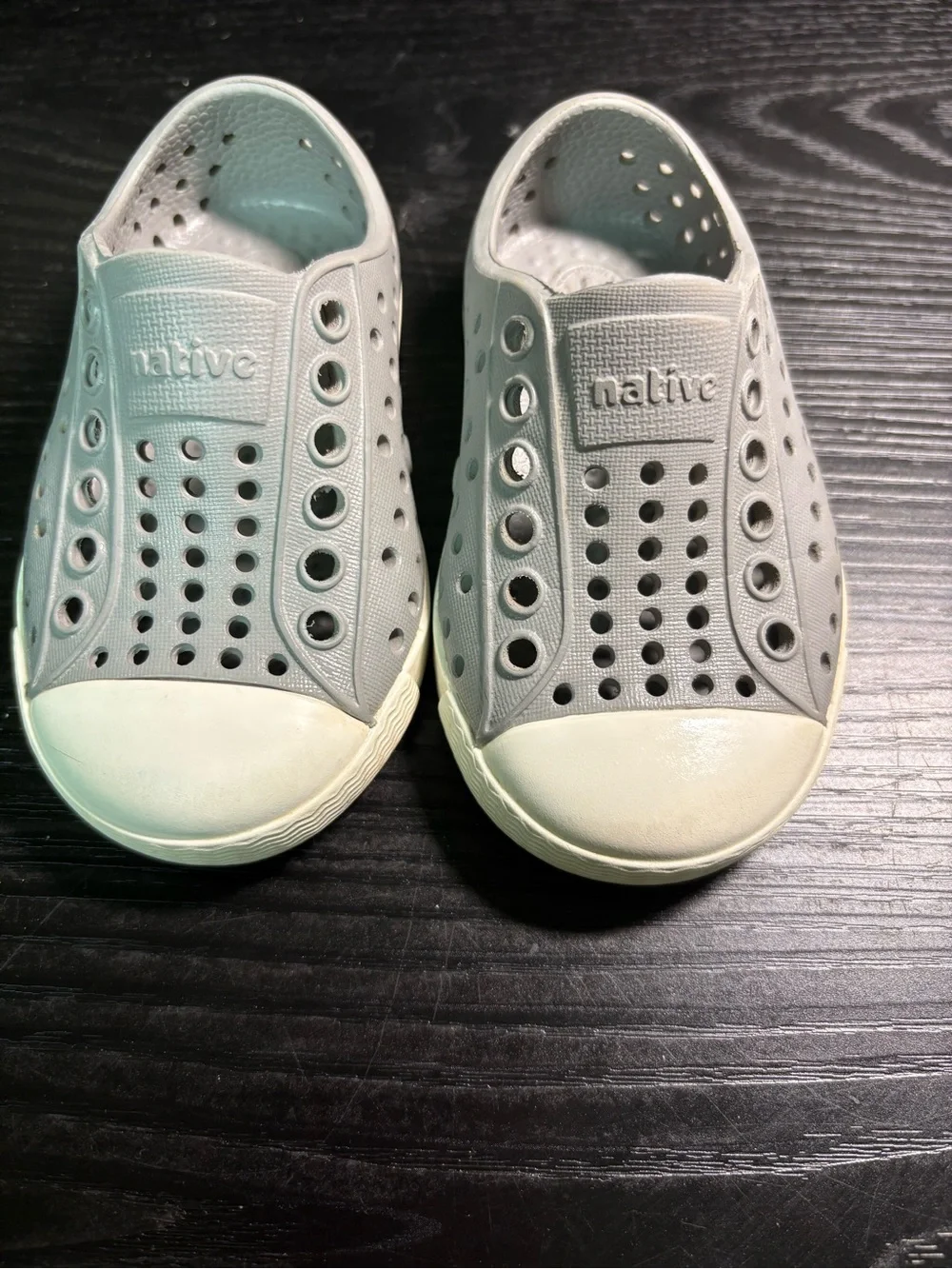 Native Kids Light Gray Slip-On Water Shoes size c4